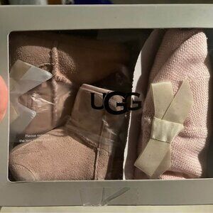 Baby girl UGGS size 1 boots Pink and beanie with bow